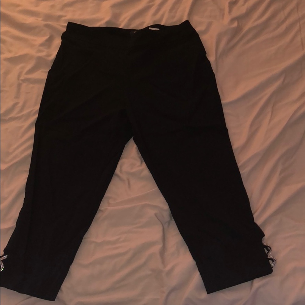 Black capris